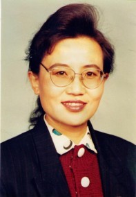 曹依英