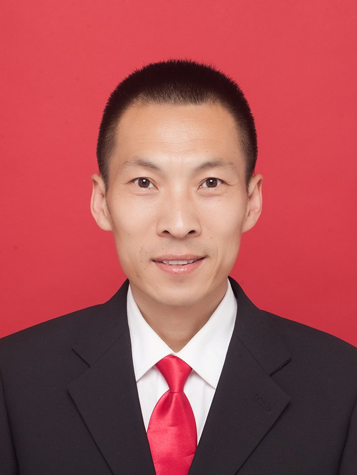 李伟